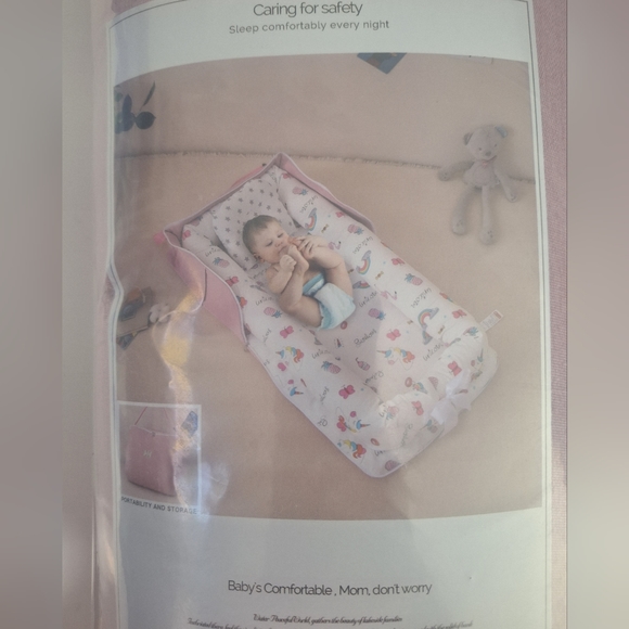 Portable baby lounger- Pink and white- New in sealed package- with carry bag - Picture 2 of 3